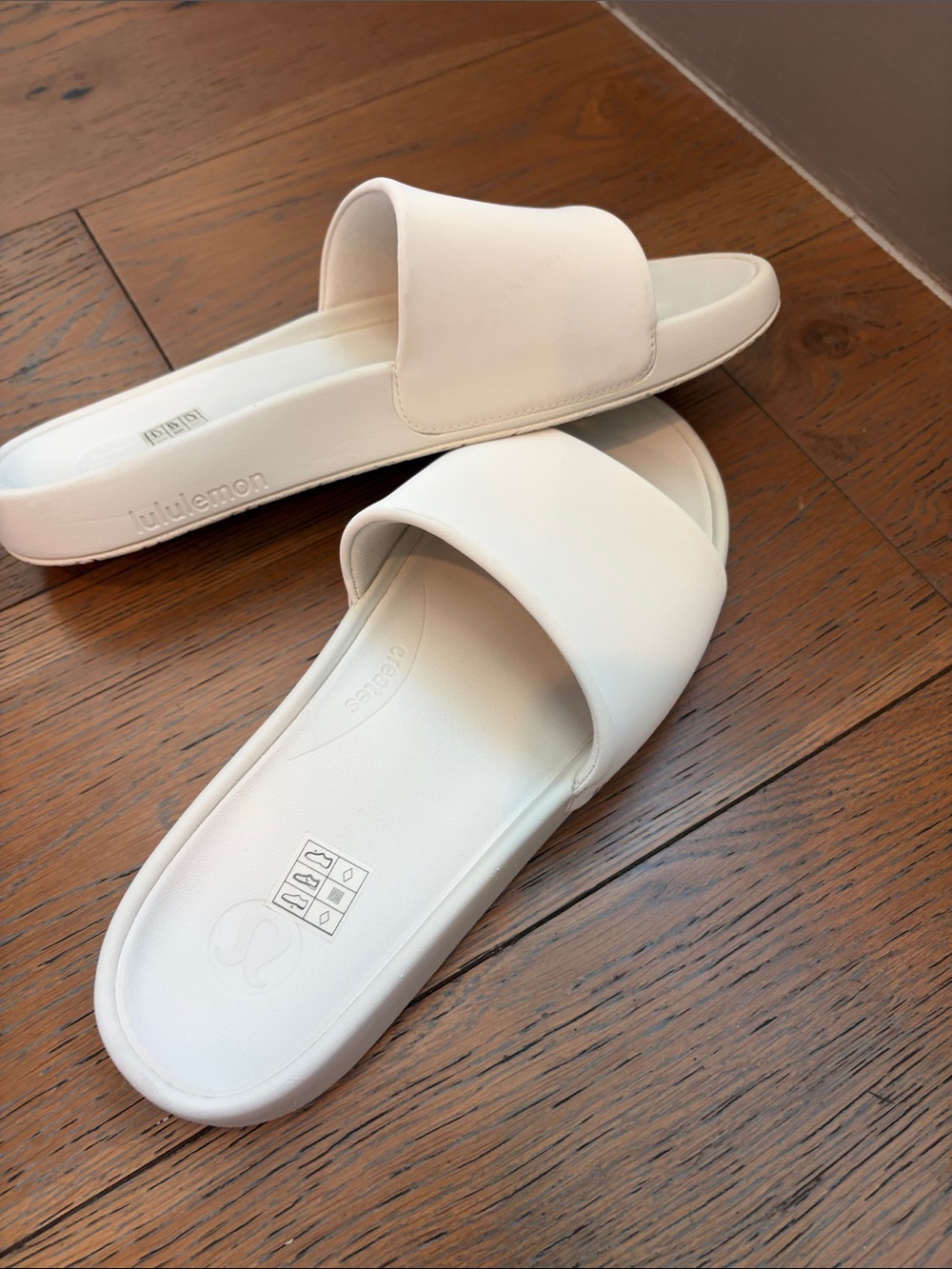 Lululemon athletica Cream Restfull Slide Sandals Ladies size 10, like new